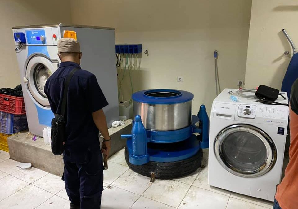 Cara Menggunakan Mesin Pemeras Pakaian Laundry Extractor